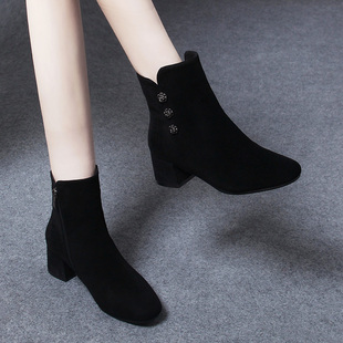 2025秋冬新款女士洋气小短靴女粗跟靴子女款马丁靴羊皮绒面瘦瘦靴