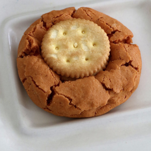 流沙咸蛋黄夹心奶酪曲奇芝士饼干软司康下午茶零食