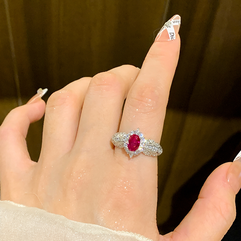 鸽血红宝菱形蛋戒指女复古艳丽风