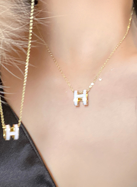 金色H字母项链女生新款毛衣项链轻奢小众吊坠锁骨链颈链首配饰品