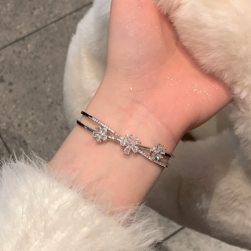 流连忘返手镯女高级感银色花瓣锆石手镯子开口手环手链手饰品礼物