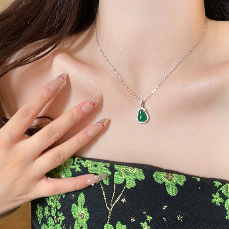 绿葫芦仿玉髓项链女新中式高级感