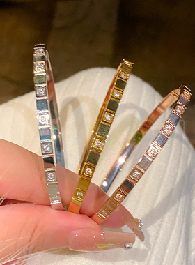 高级感银色方块锆石钛钢手镯女款素圈手镯子手链轻奢小众精致手环