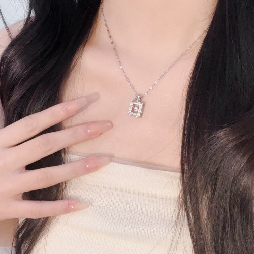 闪钻香水瓶钛钢项链女轻奢锁骨链