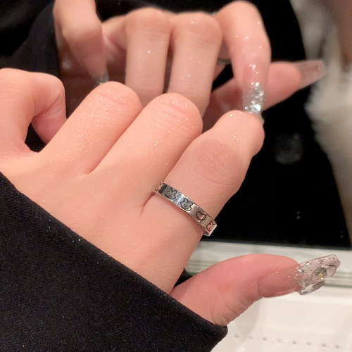本命年兔子戒指女钛钢素圈戒指