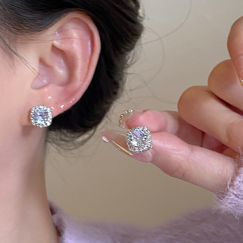 正方钻大钻耳钉女气质优雅风