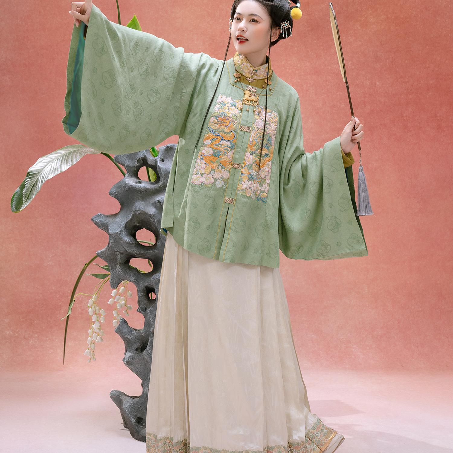 【真丝】潜龙富贵花金通刺绣明制补服莲莲有余织金马面裙拜年套装