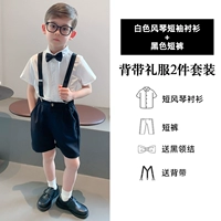 Белый орган, черные шорты, подтяжки, галстук-бабочка