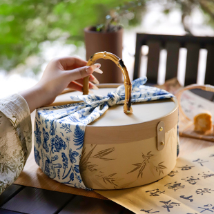 2025新款中式淡雅月饼盒手提竹柄中秋伴手礼盒空盒子高档流心月饼