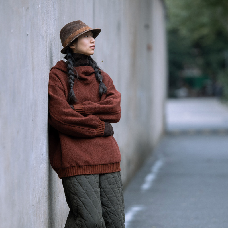 封面是花厚羊毛针织连帽卫衣