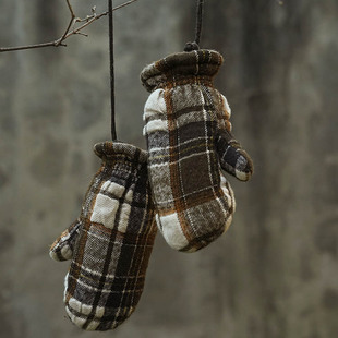 封面是花 羊毛混纺色织格 衬100%羊羔毛里 厚暖大手套