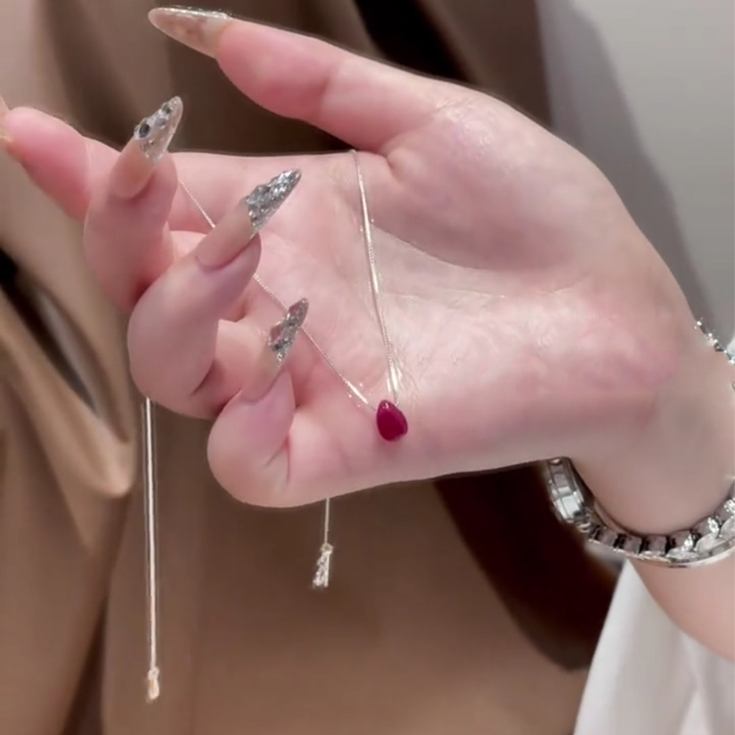 显白简约红色水滴项链