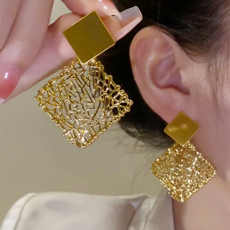 气质高级感金属镂空菱形耳环女