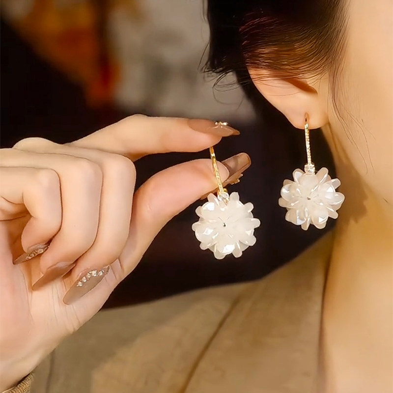 s925银针轻奢高级感贝壳花朵耳环