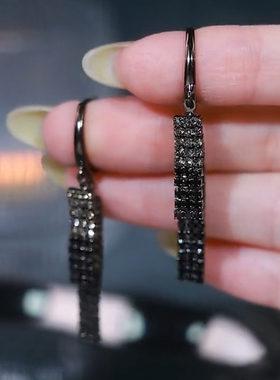 气质轻奢黑色锆石几何耳环小众设计感高级耳饰女爆款独特气质耳扣