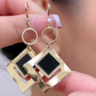 大气高级感黑色菱形长款流苏耳环女气质百搭几何耳坠轻奢爆款耳饰