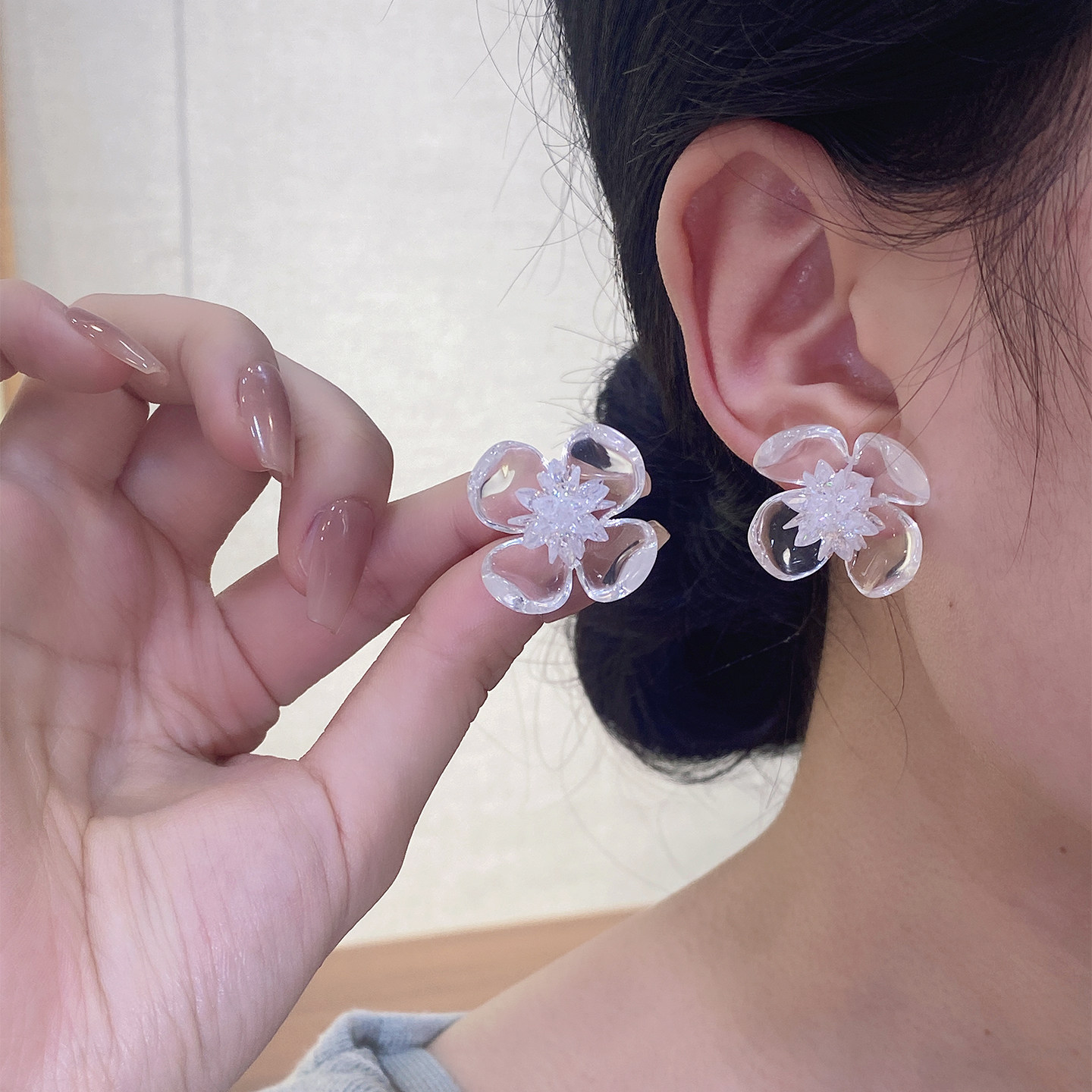 925银针超仙甜妹透明花朵耳钉