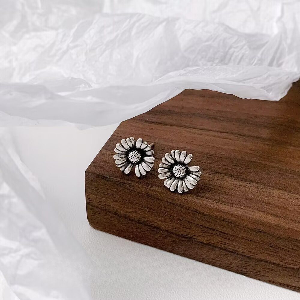 S925纯银小雏菊耳钉女小众个性做旧潮流韩国气质复古ins风耳饰,饰品/流行首饰/时尚饰品新,银饰耳饰,淘宝优惠券,粉丝福利购,淘宝优惠卷