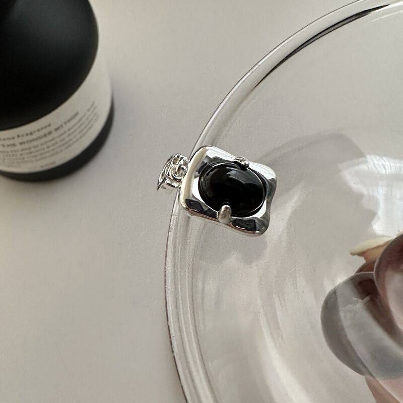 S925纯银黑玛瑙简约方形吊坠设计时髦项链女百搭配饰毛衣链挂坠,饰品/流行首饰/时尚饰品新,银饰吊坠,淘宝优惠券,粉丝福利购,淘宝优惠卷