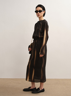 LESS2025秋气质印花长袖连衣裙2P8G14780