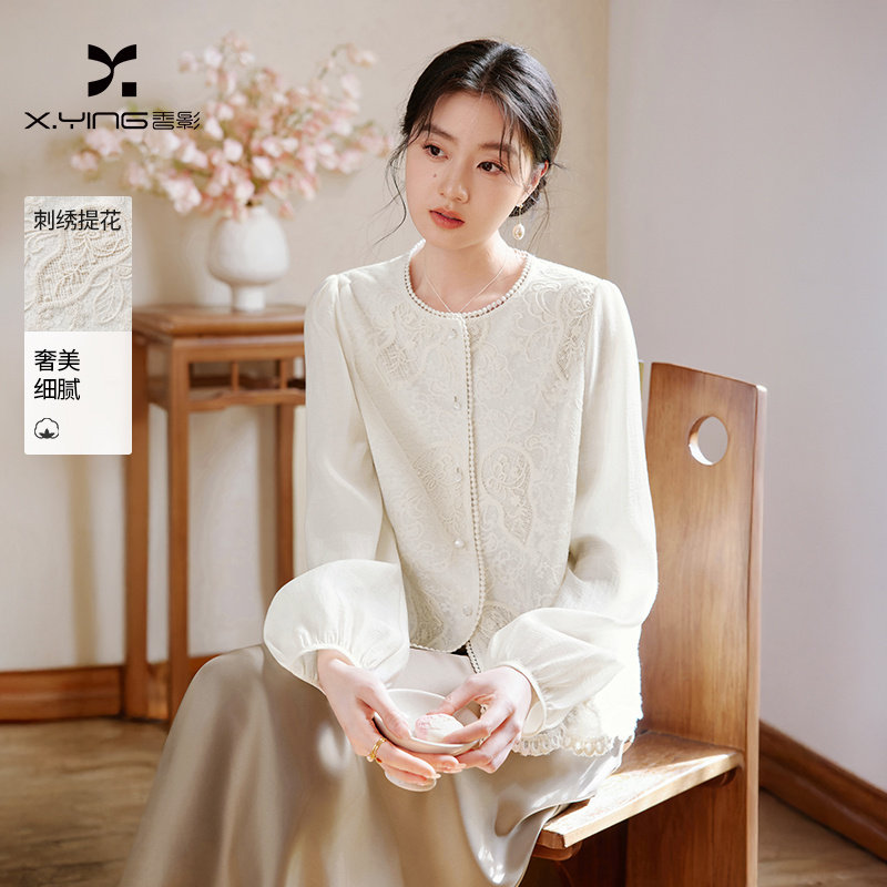 香影新中式轻国风刺绣衬衫女2026春季新款白色蕾丝提花假两件开衫