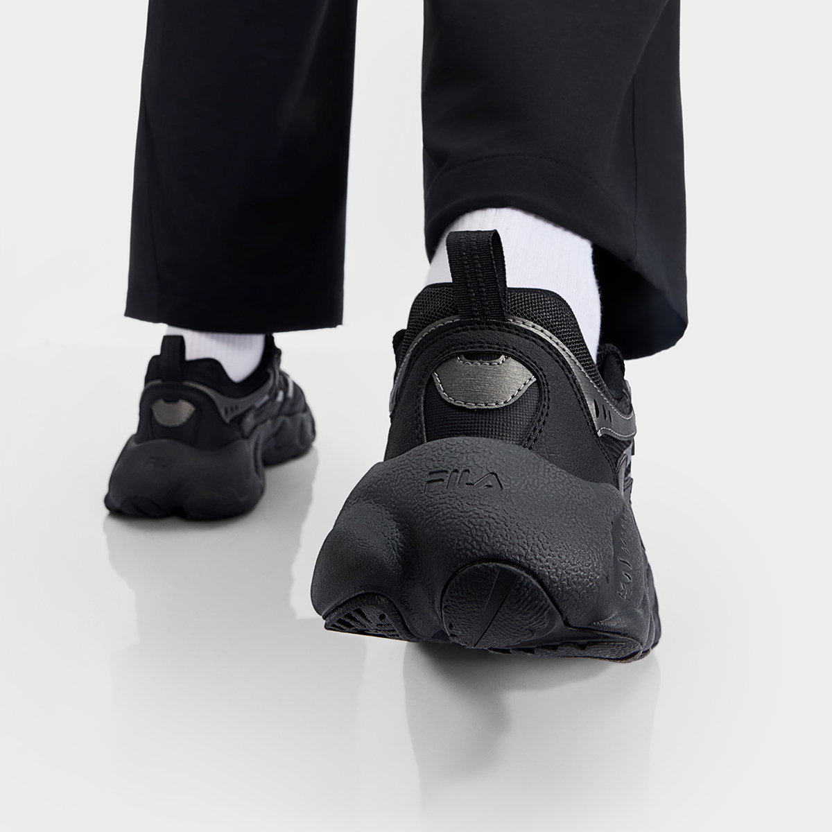 FILA FERN 2蕨草2代男子时尚休闲摩登运动鞋F12M541135F