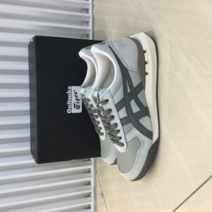 Onitsuka Tiger ULTIMATE 81 EX 皮面慢跑休闲鞋1183C074-021