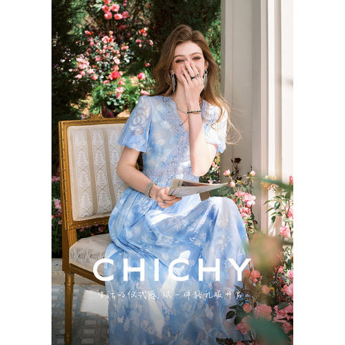 【慵懒度假风】CHICHY法式蓝色修身v领碎花连衣裙CC8C003262