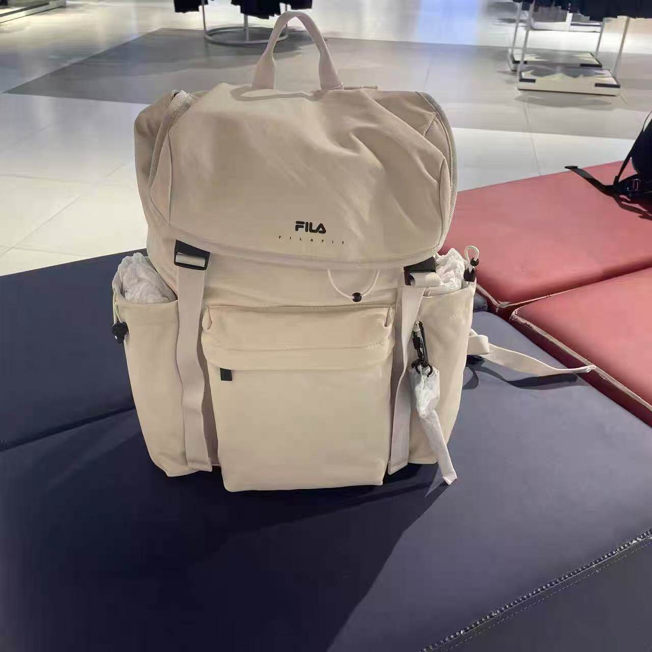 FILA斐乐运动双肩背包女款A63W543161F