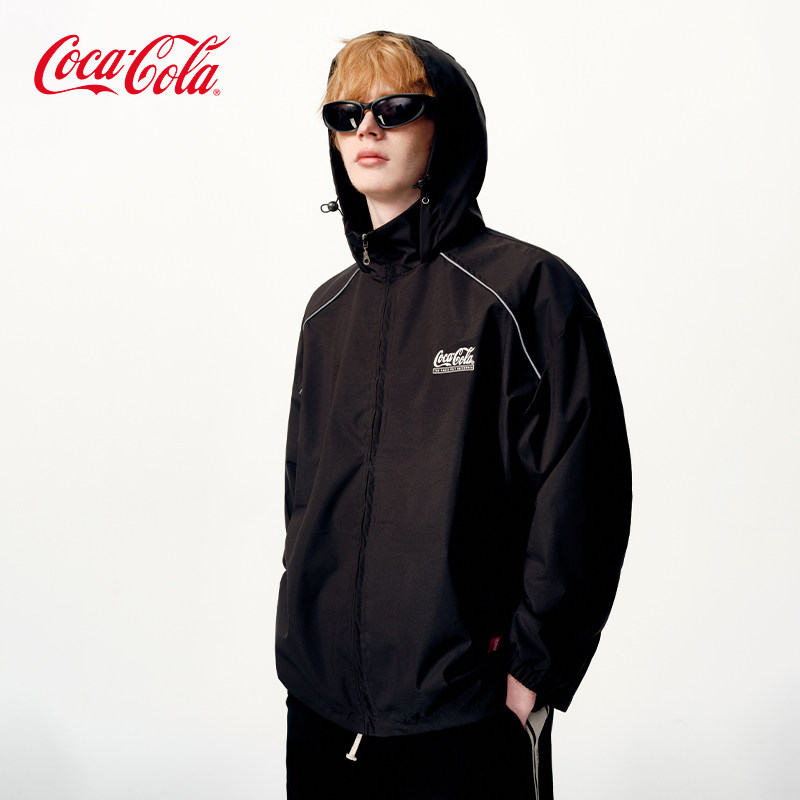 Coca-Cola/可口可乐反光条运动户外防风防水厚版印花连帽外套夹克