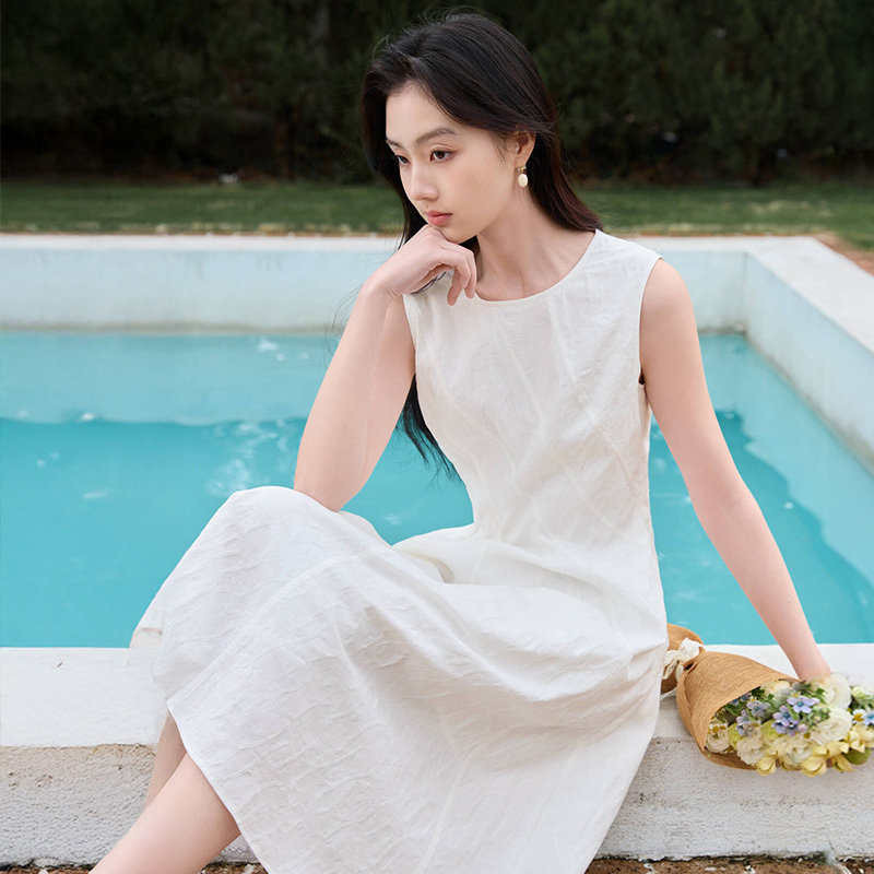香影白色无袖背心连衣裙女2025夏装新款法式肌理感海边度假小白裙