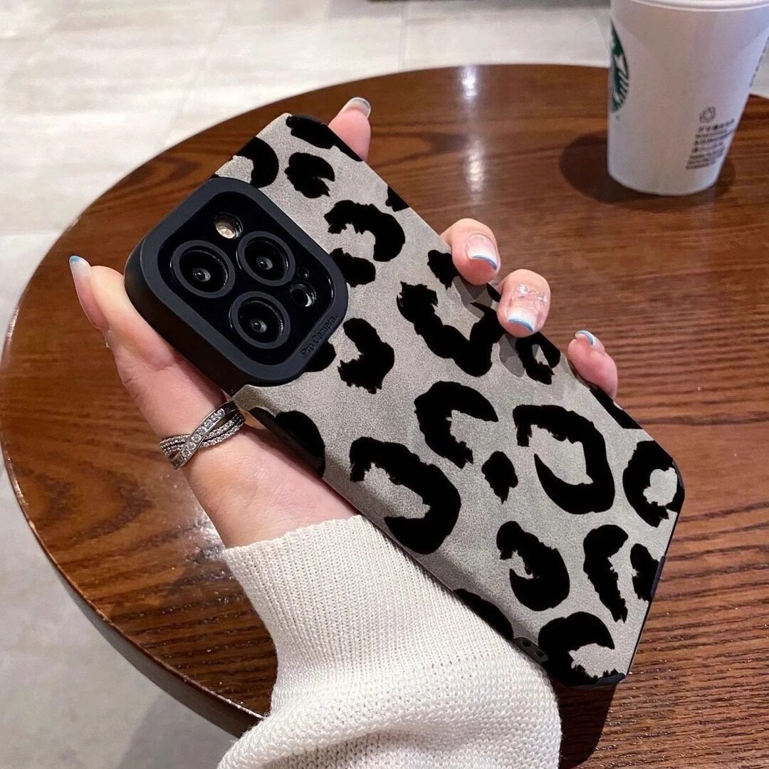 秋冬翻毛皮适用苹果16手机壳新款iphone16promax小众高级感1女5pm轻奢豹纹14plus全包镜头防摔13软壳12套11外