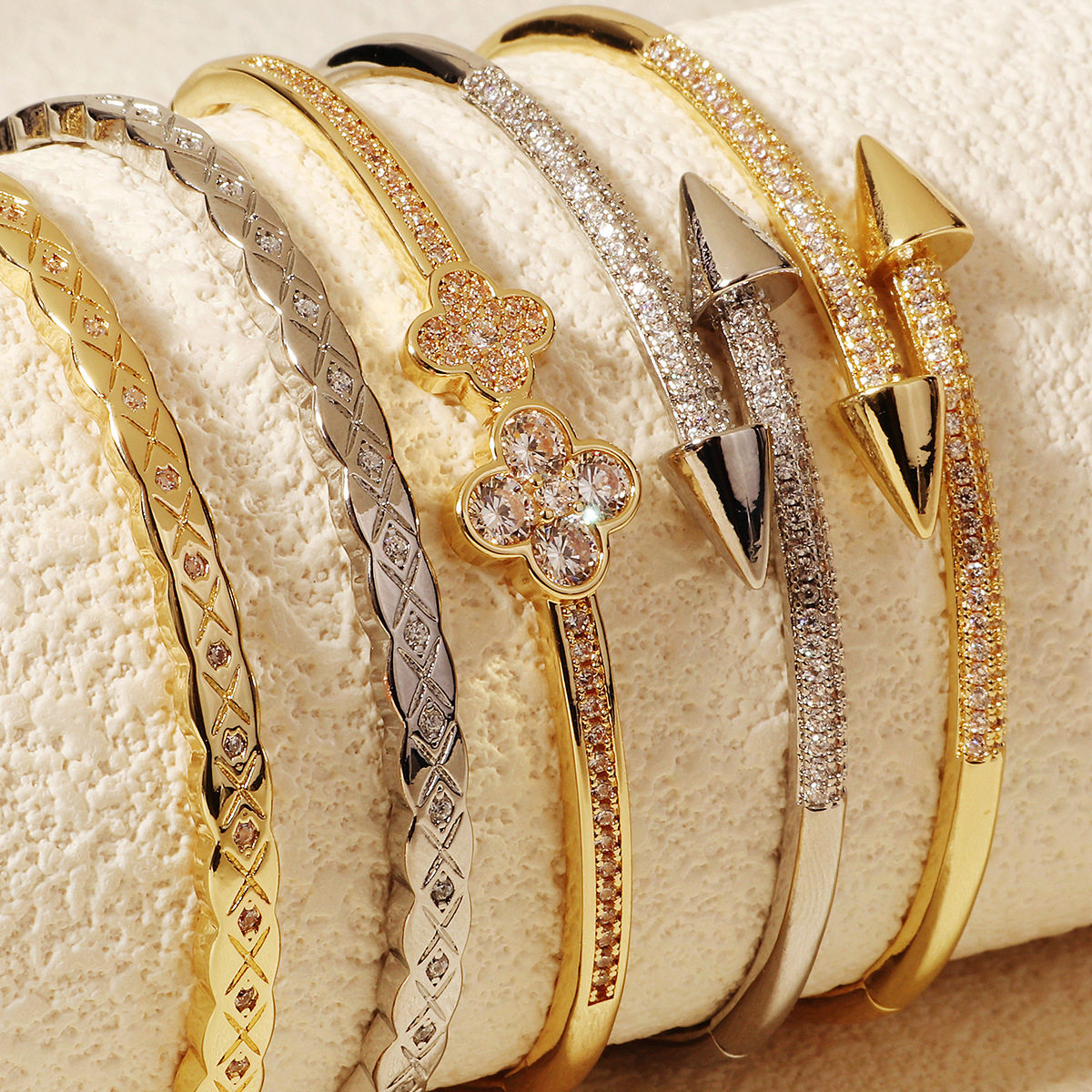 New Women's Bracelet Fashion Luxury Handpiece女式手镯时尚
