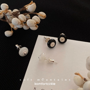 soft mountains软山 flower dot耳钉 纯银白玉黑玛瑙小银花精致