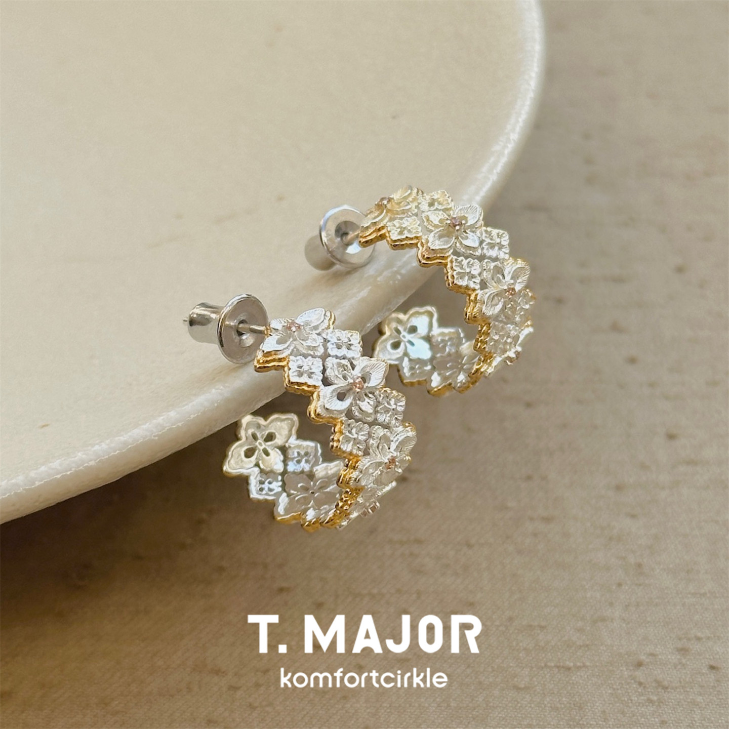 T.MAJOR Corolla鎏金花冠耳环 925银锆石镂空雕纹宽版C形精致耳圈,饰品/流行首饰/时尚饰品新,耳钉,淘宝优惠券,粉丝福利购,淘宝优惠卷