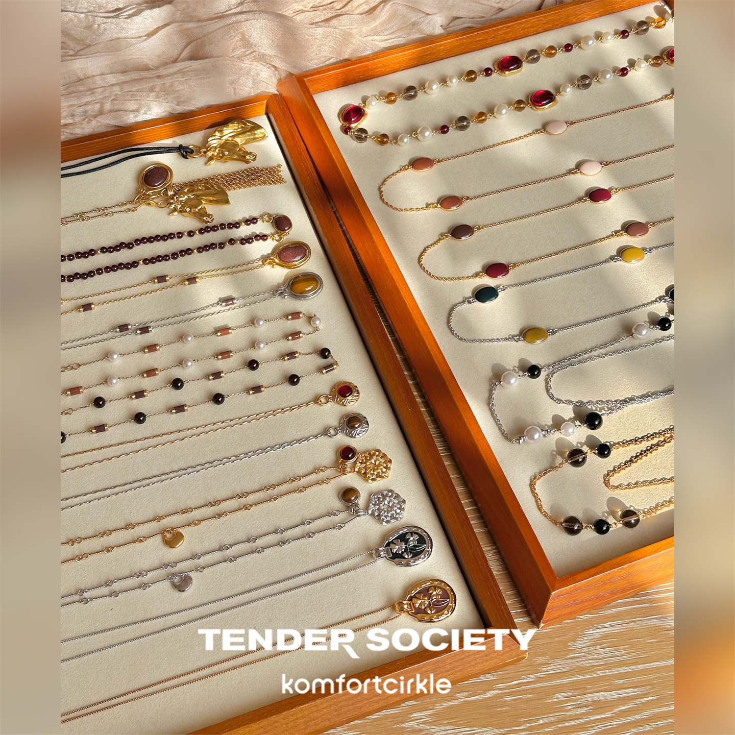 TENDER SOCIETY 小马皮绳长项链气质时髦毛衣链八字纹串珠锁骨链