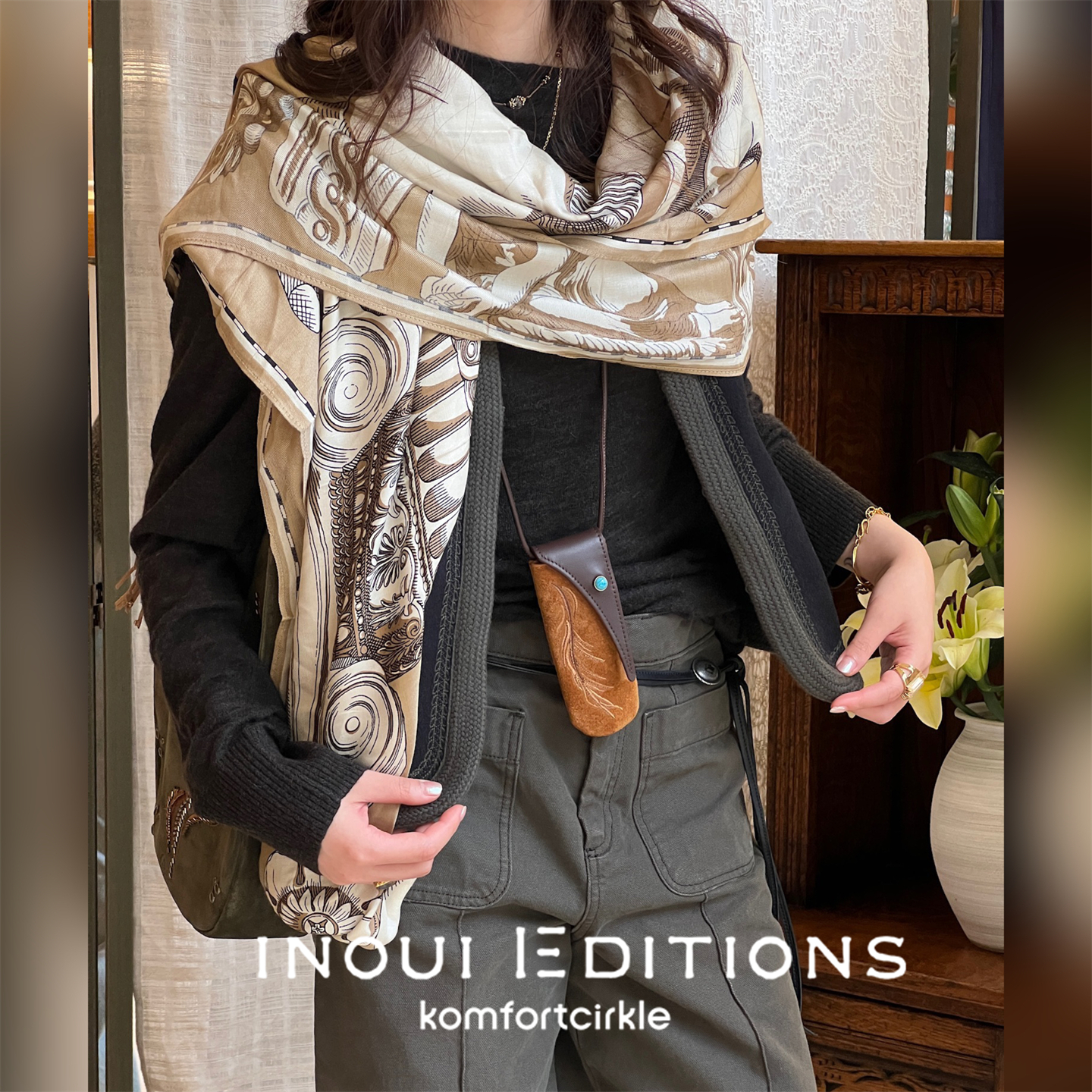 INOUI EDITIONS 130*130卢浮宫联名羊毛印花方巾丝巾围巾披肩