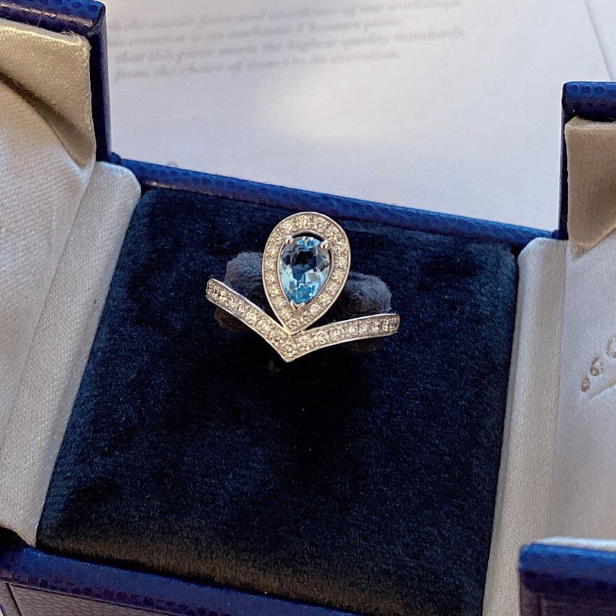 v形约瑟芬海蓝宝戒指女纯银925水滴蓝宝石梨形钻戒排钻指环高级感