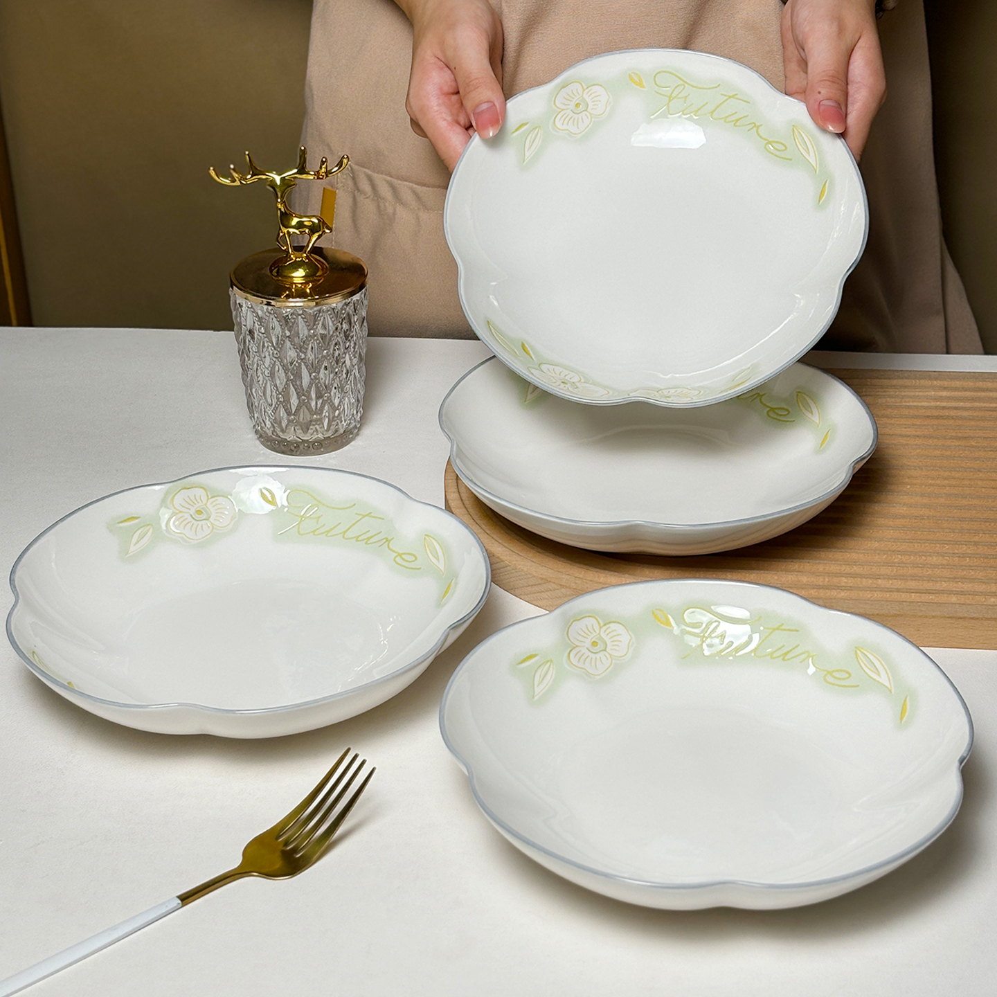 陶瓷盘子家用2025新款高颜值大号菜盘子釉下彩特别好看的餐具盘子