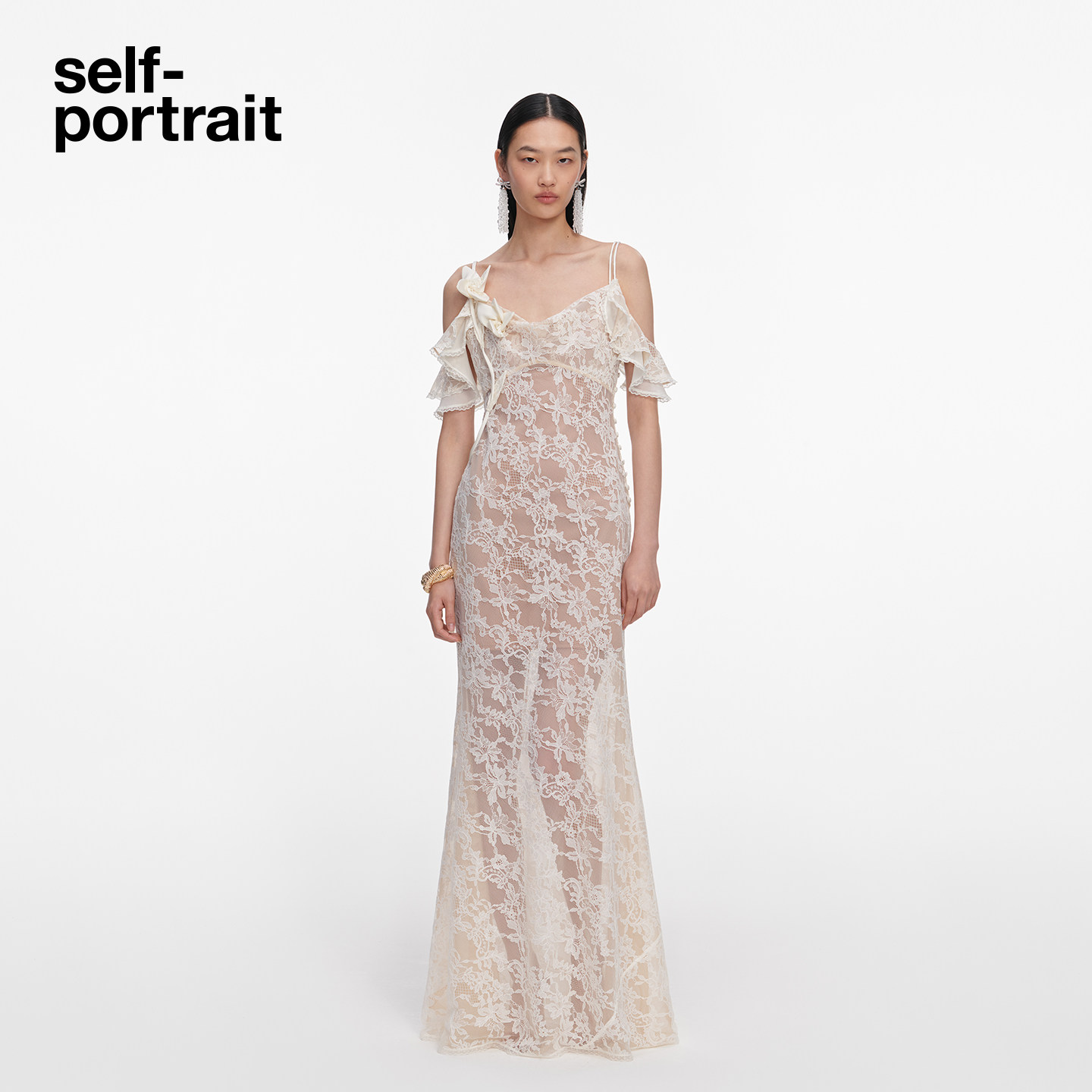 self-portrait 2026春夏新款象牙白露肩设计感蕾丝礼服连衣裙