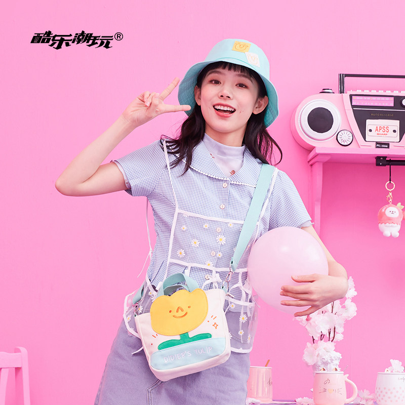 酷乐潮玩帆布包女夏斜挎包新款小众设计异形文艺可爱单肩小包礼物|ruв категории Сумки, Г - жа сумки - от Buy2taobao.com для оказания профессиональной услуги покупки агента Taobao