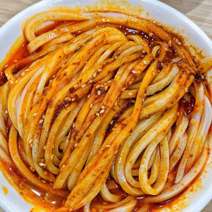 汉中米皮陕西地方小吃正宗热面皮夜宵充饥懒人速食方便面懒人食品