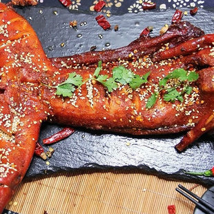 兔肉新鲜整只冷冻兔子肉生鲜手撕开袋即食麻辣冷吃兔腿兔头熟食