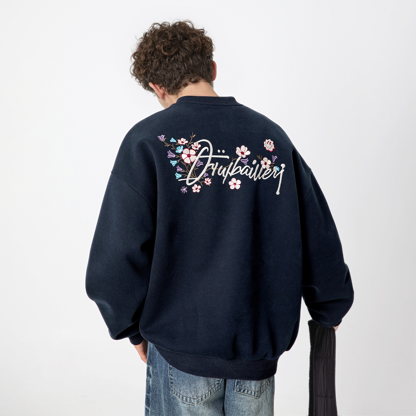 山东即墨刺绣圆领卫衣男