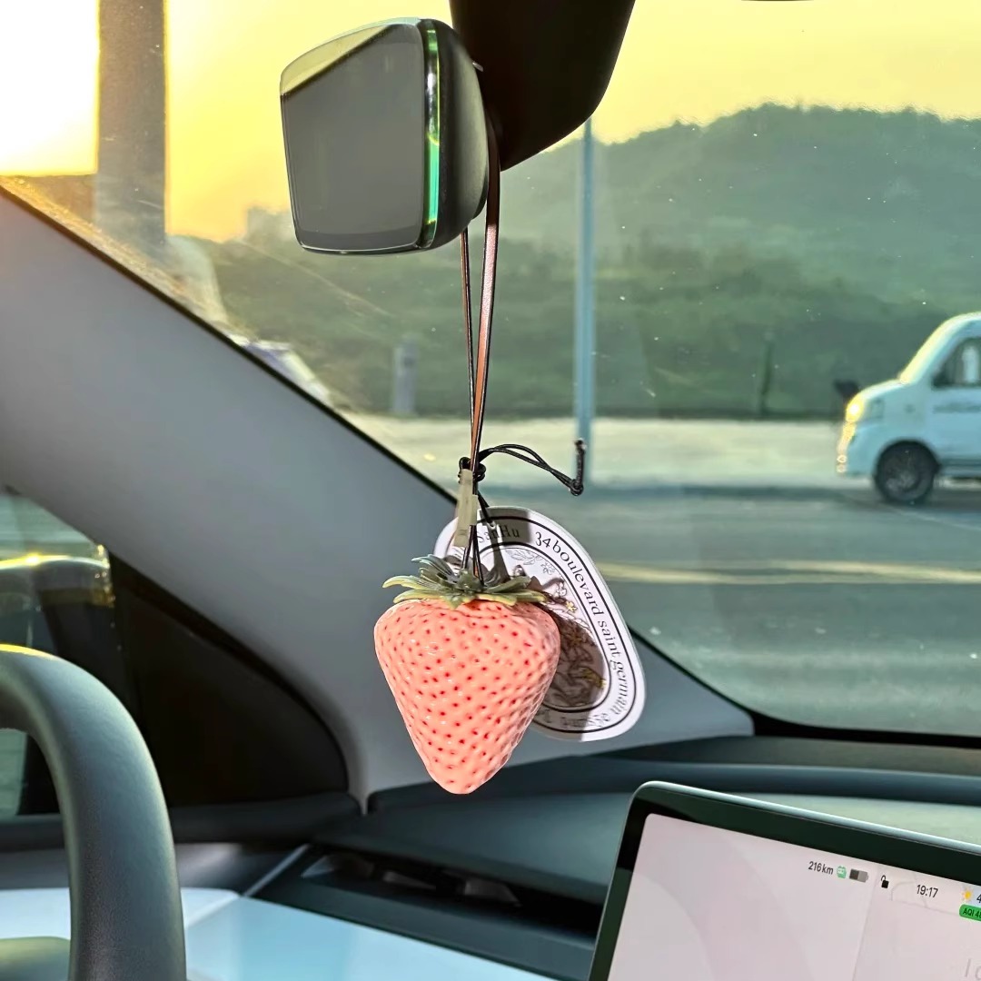 汽车挂件2025新款仿真草莓挂件