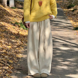 白色中线糯米绒弯刀裤女秋冬2025新款高腰显瘦垂感加绒香蕉阔腿裤