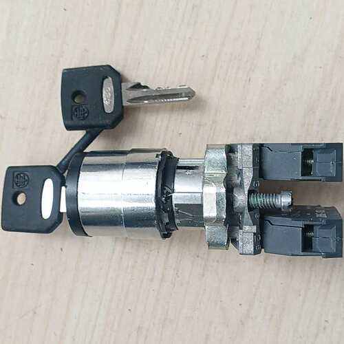议价ZBE-101 ZBE-102组合套装按钮，未使用