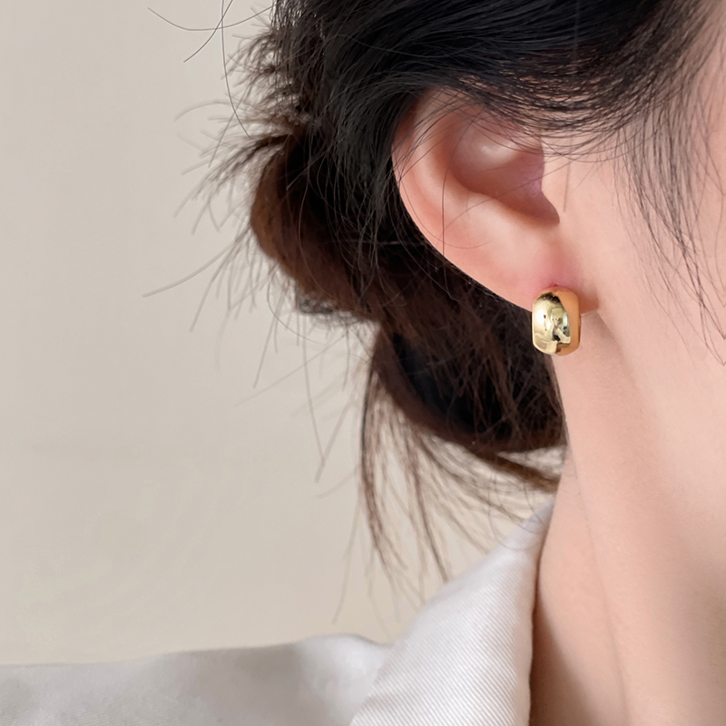 金色c型耳环女轻奢小众高级感独特半圆耳钉2025新款简约复古耳饰