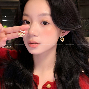 马上招财~金色小马珍珠不对称耳环女独特绝美新年耳钉高级感耳饰