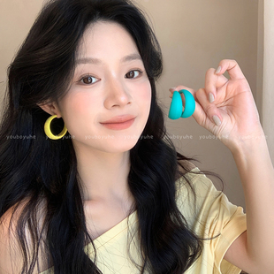 柠檬黄C型素圈耳环女小清新高级感夸张耳圈2025新款复古简约耳饰